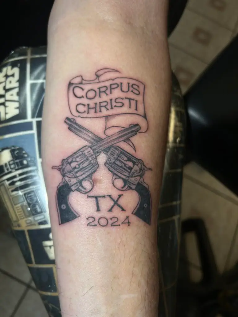 Savanna tattooed this crossing pistols tattoo at Artistic Impressions Tattoo Studio in Sugarland, Texas
